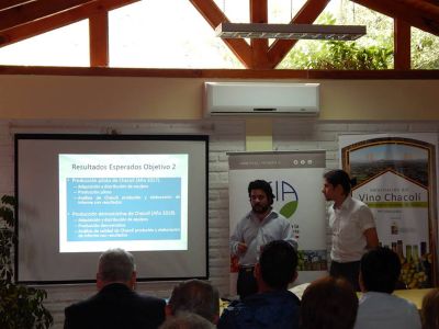 Los profesionales Orlando Macari y Tomás Muñoz, parte del equipo de trabajo del Proyecto, expusieron ante los asistentes la génesis, objetivos y principales actividades programadas.