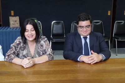 Lorena Rodríguez, Jefa del Departamento de Nutrición de Alimentos de la Subsecretaría de Salud Pública del Ministerio de Salud junto a Rodrigo Gallardo de FIA.
