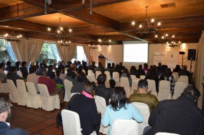 El Seminario se realizó el día 4 de mayo en Curicó y contó con la presencia de académicos, investigadores y productores vinculados con el área. 