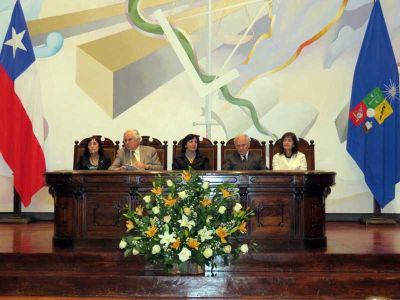 El evento fue presidido por la Directora de Postgrado y Postítulo, Profesora Alicia Salomone, en representación del Rector de la Universidad de Chile. 
