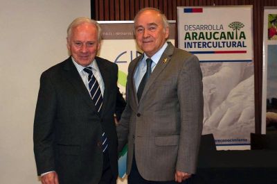 El Decano de la Facultad de Ciencias Agronómicas, Roberto Neira,  también estuvo presente y destacó la labor realizada por el Profesor Santibañez y su equipo.