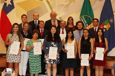 Se hizo un  reconocimiento a 12 alumnos que tuvieron un desempeño sobresaliente en la actividad académica de cada una de las facultades y escuelas de agronomía de las universidades chilenas.