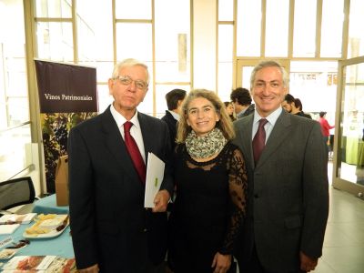 El Presidente de la Sociedad Nacional de Agricultura, Ricardo Ariztía, la Profesora Maruja Cortés y Luis Bravo asesor de INDAP.