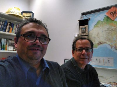 El académico junto al Dr. Alfredo Huete de la Facultad de Ciencias de la UTS. 