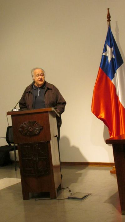 El Profesor Edmundo Acevedo brindó unas palabras en representación de los académicos homenajeados.