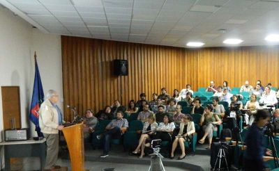 El Profesor Edmundo Acevedo, Académico del Departamento de Producción Agrícola de la Universidad de Chile, dictó una charla magistral.