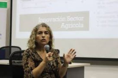 La Directora del Centro de Extensión Agrícola, Cultiva UChile,  Maruja Cortés,  realizó una exposición sobre creatividad e innovación, focalizando en el sector hortícola.
