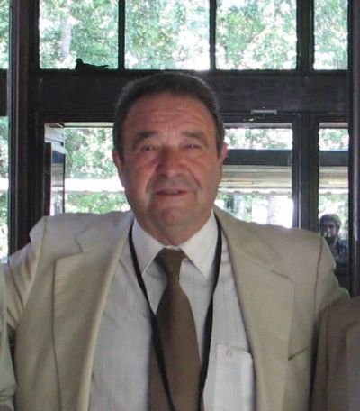 Raimundo Charlín era Profesor Asociado del Departamento de Sanidad Vegetal de la Facultad de Ciencias Agronómicas hasta el año 2008.