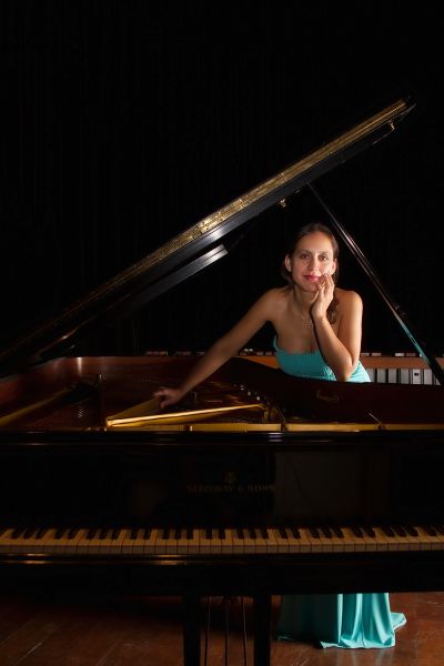 Pianista Marcela Lillo homenajea a las mujeres de la música en la Sala Isidora Zegers