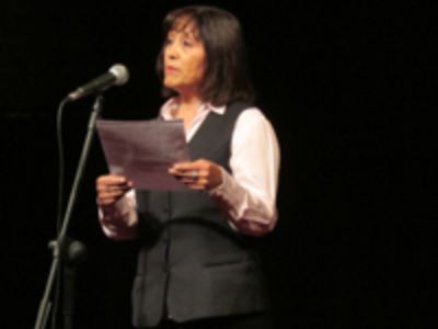 Paulina Cabrera habló en representación de los funcionarios de la Escuela de Teatro. 