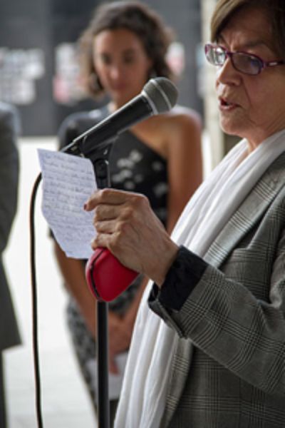 Anita Altamirano, también huelguista de 1977 que asistió a la inauguración de "Acumulación Breve".