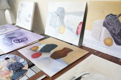 La Escuela de Etapa Básica de Artes visuales del Isuch enfoca sus estudios en dibujo, volumen, escultura, imagen y soporte.