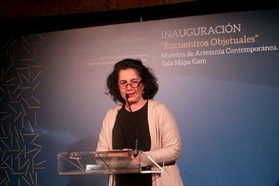 La directora del MAPA y profesora titular de la Facultad de Artes, Nury González fue nombrada como curadora del envío chileno a la Bienal Internacional de Artesanía de París "Révélation" 2017.