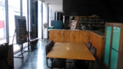 Actualmente se ha dispuesto una biblioteca provisoria que se ubica en el hall del Auditorio de la sede Las Encinas y que funciona en horario continuado, de 9:00 a 18:00 hrs.