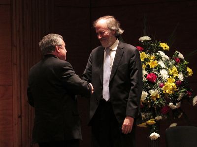 El Rector Vivaldi envistió al prof. Orlandini como Decano de la Facultad de Artes. 