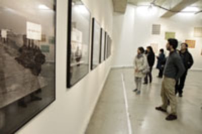 La inauguración convocó a centenares de personas que desearon participar de este magno evento para la historia del arte visual chileno. 