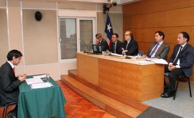 La comisión examinadora estuvo presidida por el Decano Davor Harasic.