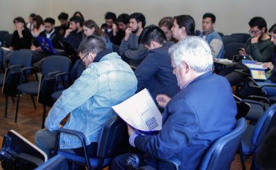 En la primera sesión, entre varios temas, se analizó la importancia que tiene el gobierno universitario en la proyección y futuro de la Facultad.