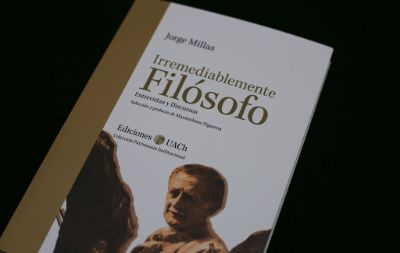 El texto rescata el histórico discurso de Millas en el Teatro Caupolicán, titulado "Con reflexión y sin ira".