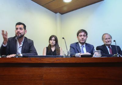 El profesor Valenzuela aseguró que la literatura chilena no ha logrado asumir claros compromisos teóricos en el área del derecho procesal.