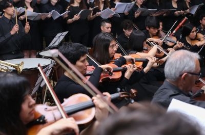 Los músicos que participaron la actividad son estudiantes de carreras no relacionadas con la música, como Economía, Derecho e Ingeniería.