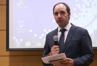 El profesor Agustín Barroilhet, director del departamento de Derecho Económico, estuvo a cargo de inaugurar la actividad.