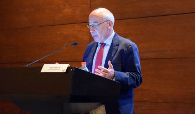 El profesor Rémy Cabrillac, de la Universidad de Montpellier, expuso sobre la reforma del derecho de los contratos y de las obligaciones en Francia.