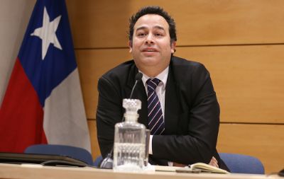 En la actividad participó como moderador el profesor Álvaro Castro, director del Centro de Estudios de la Justicia.