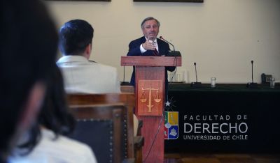 En la ceremonia de bienvenida, el Decano Pablo Ruiz-Tagle resaltó la importancia que tiene la internacionalización para la Facultad.
