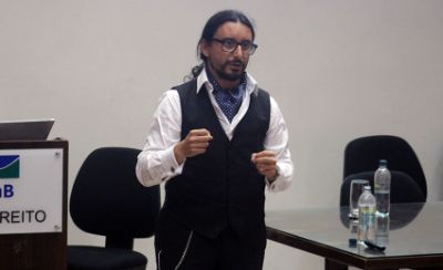 El profesor Aranda expuso sobre la participación ciudadana en la jurisprudencia medioambiental chilena.