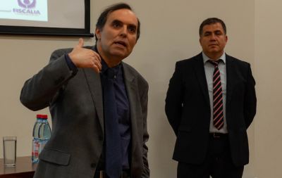 Mauricio Fernández y Marcelo Contreras, de la ULDDECO, presentaron los cargos que puede desempeñar un abogado en el Ministerio Público.