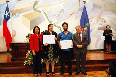 De la Facultad, los profesores premiados fueron Margarita Bórquez, del Departamento de Psicología, y Giorgio Boccardo del Depto. de Sociología de la Facultad de Ciencias Sociales de la U. de Chile.