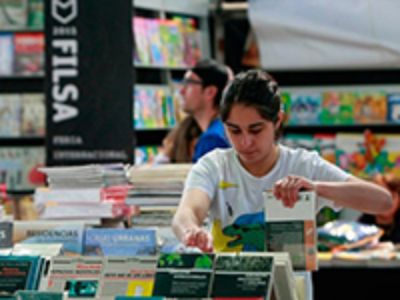 Más de 220 publicaciones en stand y catorce obras en lanzamiento son parte de la producción literaria de académicos de la Universidad de Chile que estará presente en FILSA 2017.