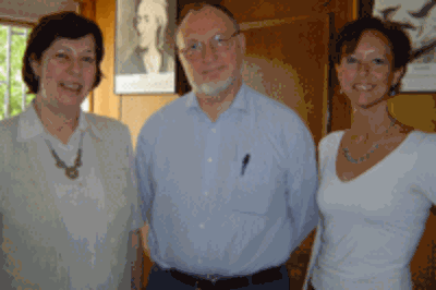 Elisabeth Wenk, Vicedecana de FACSO, junto a Diedonné Leclercq y Marianne Poumay, de la Universidad de Liege (Bélgica)