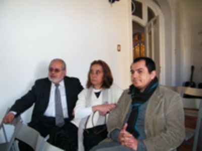 Alberto Fernández, jefe de Carrera de Arquitectura, Profesora Marcela Pizzi K, Decana FAU y Juan Carlos Lepe Director de Extensión FAU