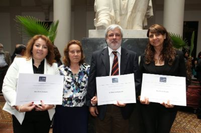 Académicos reconocidos junto a Decana Marcela Pizzi