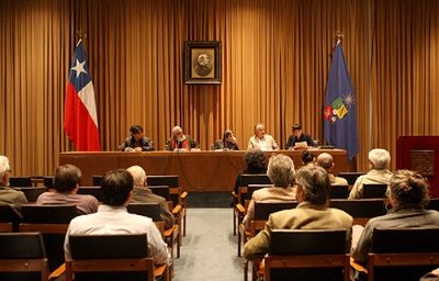 El lanzamiento se efectuó en el salón Domeyko de la Casa Central de la U. de Chile