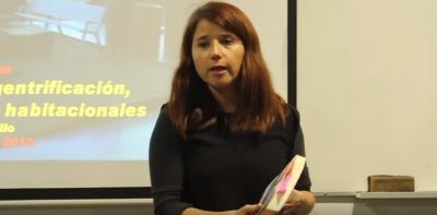 La académica Yasna Contreras abordó su investigación "Cruzar y vivir la frontera".