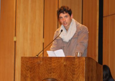 Max Fernández, orador en representación de los egresados de arquitectura.