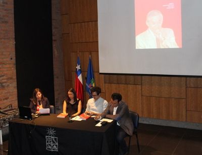 Mariela Gaete junto a comentaristas y presentadores del libro, Victoria Rozas, Juan Pablo Urrutia y Rodrigo Chauriye 
