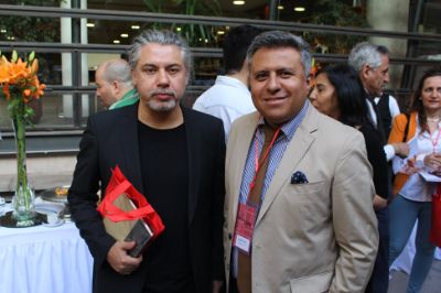 El Director de Investigación y Creación de la FAU, académico Cristián Gómez, junto al académico Gonzalo Arze, uno de los organizadores del encuentro.