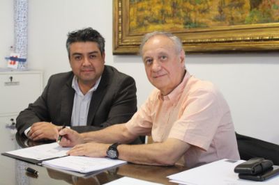 La iniciativa surge gracias a un convenio de colaboración que el Decano Manuel Amaya firmó junto al director de la Radio, Patricio López, el pasado jueves 17 de enero.