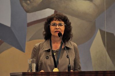 La funcionaria Elba Rivera, hoy Directora Subrogante de Recursos Humanos de la U. de Chile.