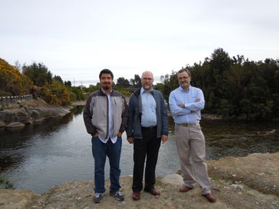 Dr. José M. Yáñez, prof.FAVET; Dr. William Davidson, Líder de la iniciativa de la secuenciación del genoma del salmón del Atlántico; Jean P. Lhorente, Director Técnico Aquainnovo.