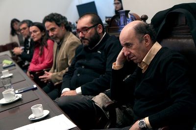 Experiencias como UAbierta y el programa PEC a distancia fueron explicadas por los académicos de la U. de Chile en esta reunión.