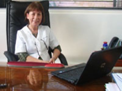 La Dra. Betty San Martín es la Directora de Farmavet, académica de de la Facultad de Ciencias Veterinarias y Pecuarias de la Universidad de Chile.