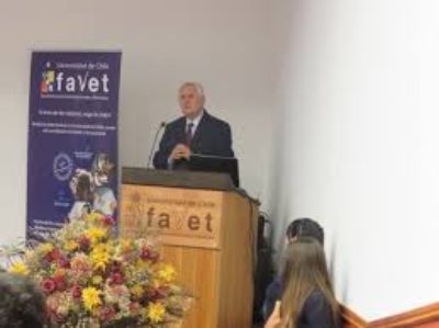 El Decano de la Facultad de Ciencias Veterinarias y Pecuarias, Profesor Santiago Urcelay Vicente. 