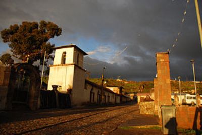 Putre es una comuna en la Región de Arica y Parinacota, ubicada a 145 km. de Arica, en el altiplano andino. Tiene una superficie de 5.902,5 km² y una población total de 2.765 habitantes.