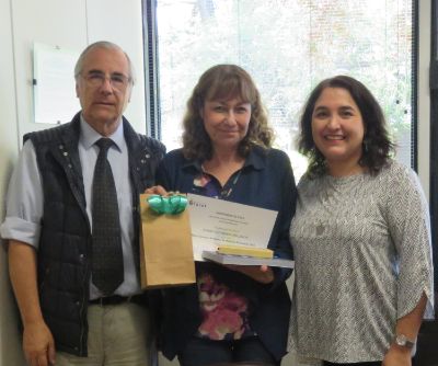 En representación de la Profesora Dra. Carolina Valenzuela del Departamento de Producción Animal, el reconocimiento fue recibido por su director.