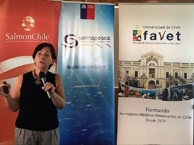 La académica de la Universidad de Chile y directora de Farmavet, Dra. Betty San Martín, abordó la situación actual del uso de antibióticos en la salmonicultura chilena. 